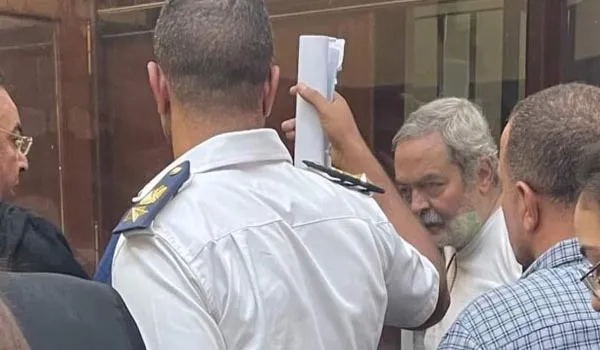 الحكم بحبس الناشر هشام قاسم ٦ أشهر وغرامة ٢٠ ألف جنيه