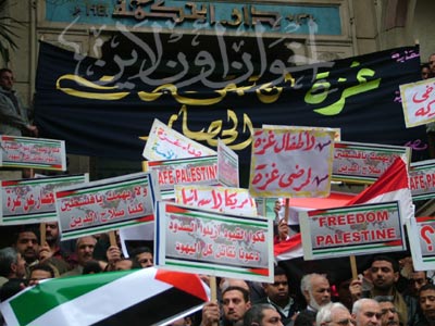 وقفات الأطباء والمحامين والصحفيين تضامنًا مع غزة