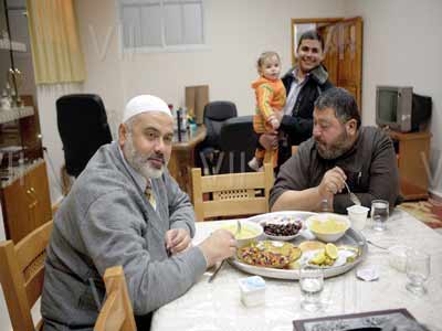 الوجه الآخر لإسماعيل هنية