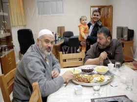 الوجه الآخر لإسماعيل هنية