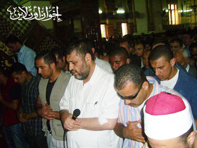 الشاطر في جنازة والدته