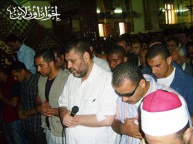 الشاطر في جنازة والدته