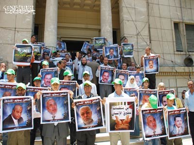 وقفة تضامن مع د. أبو الفتوح وإخوانه