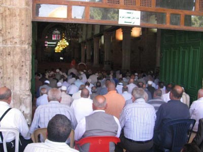 معتكفون من أجل الأقصى