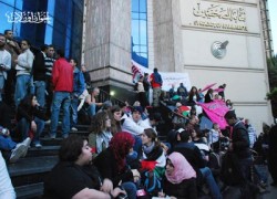 وقفة لنشطاء مصريين وأجانب أمام نقابة الصحفيين لدعم غزة