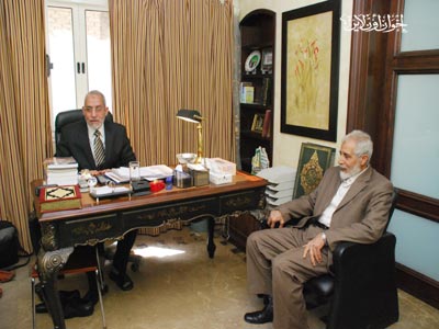 استقبال المرشد العام وإخوانه لأعضاء المكتب المفرج عنهم