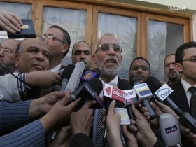 المرشد العام يدلي بصوته في الاستفتاء