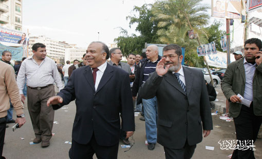 د. مرسي ود. الكتاتني في جولة تفقدية للجان