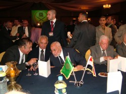 فضيلة المرشد و سط ضيوفه