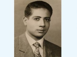 د. محمود عزت في شبابه