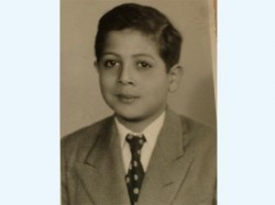 د. محمود عزت خلال مراحل التعليم الأولى