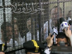 شرفاء الوطن خلف القضبان