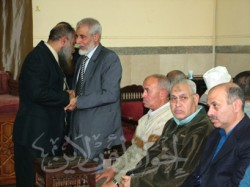 د. محمود عزت يتلقى العزاء في الحاج يوسف قتة