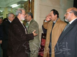 د. حبيب يودع أهل الفقيد بعد انتهاء العزاء