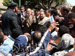 محافظ القاهرة يحاول تهدئة أهالي قلعة الكبش المتضررين