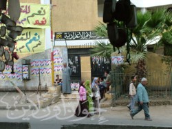 إحدى اللجان بالقاهرة تشكو قلة الناخبين