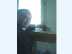 ويضعها في الصندوق بعد تسويدها!!!