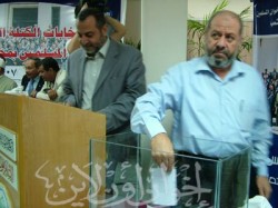 النائب عبد الله عليوة يدلي بصوته