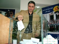 النائب أحمد دياب يدلي بصوته