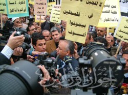 بكري وخلفه شوبير خلال وقفة النواب أمام البرلمان