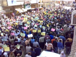 الآلاف يرفعون لافتات تندد بعدم تنفيذ أحكام القضاء بالبحيرة