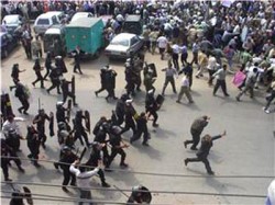 الأمن يطارد المتظاهرين في الشوارع بالغربية