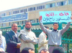 واحد اثنين.. الدستور راح فين خلال وقفة كفر الشيخ