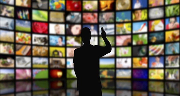 حاربها الإخوان قبل 75 عامًا.. فضائيات الانقلاب تدعو للإباحية