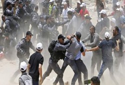 35 إصابة و8 معتقلين دفاعا عن الخان الأحمر  بالقدس المحتلة