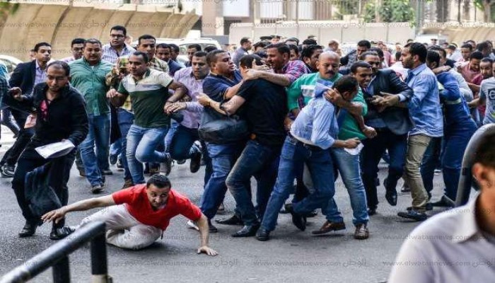 فض مظاهرة حملة الماجستير والدكتوراه بالقوة واعتقال العشرات