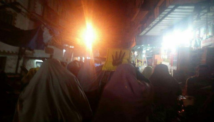 بالصور.. مظاهرة ليلية بالإسكندرية تطالب برحيل العسكر