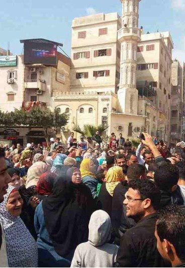 مظاهرات الخبز تقطع شريط السكة الحديد بكفر الشيخ