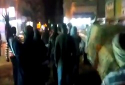 ثوار الزقازيق ينظمون مسيرة مسائية.. والأهالي يشاركون