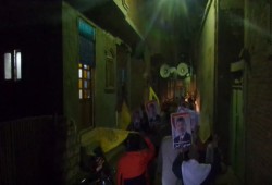 قرية الرئيس تواصل التظاهر في ثالث أيام أسبوع "قادتنا أبطال"