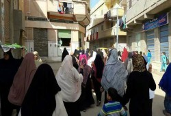 حرائر حوش عيسى يتظاهرن ضد جرائم العسكر