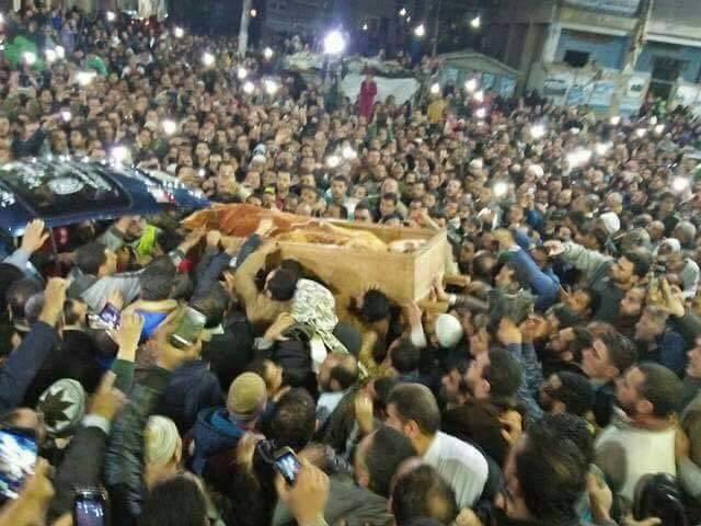 بالصور.. الآلاف يشيِّعون جنازة الشيخ عمر عبدالرحمن