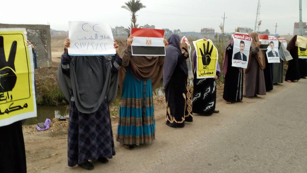 سلسلة بشرية تضامنًا مع بنات دمياط