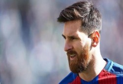 زيارة اللاعب "ميسي".. الملايين لإلهاءالشعب الساخط