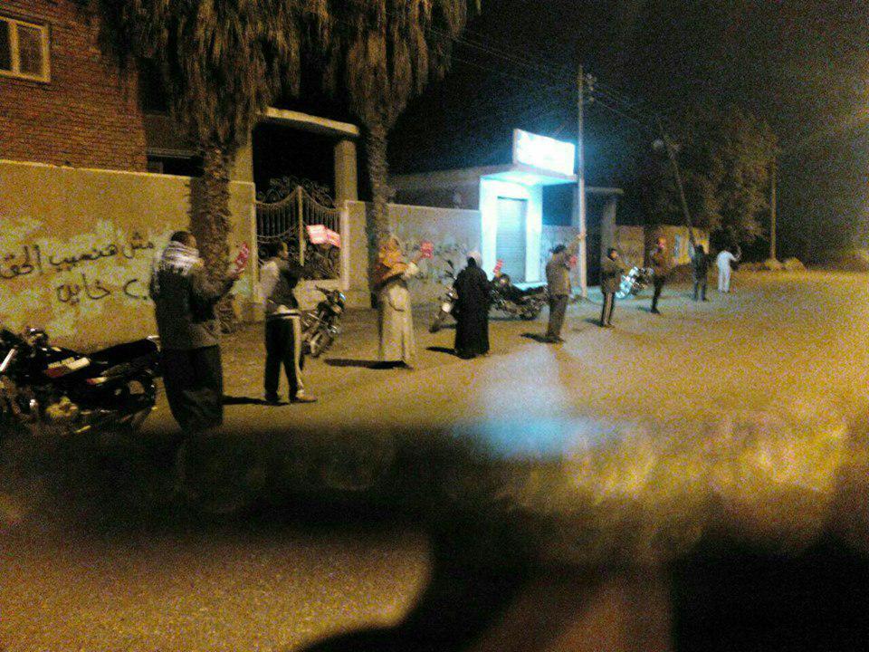 سلسلة بشرية في أشمون بالمنوفية تطالب بمحاكمة قائد الانقلاب