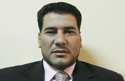 المطالبة بالتحقيق مع تامر أمين لتسليمه الصحفي إبراهيم الدراوي