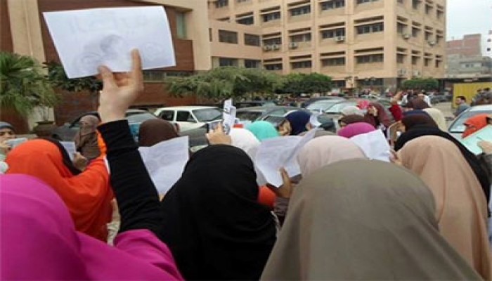 مسيرة لطالبات طب المنوفية رفضًا للمحاكمات العسكرية