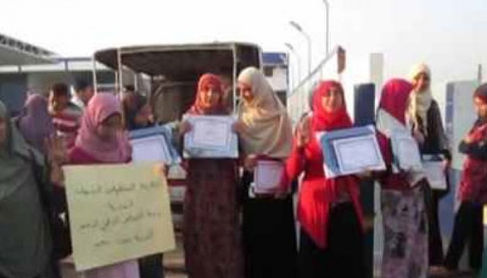 وقفة نسائية لتكريم أمهات شهداء أكتوبر