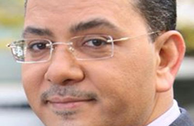 زين توفيق: ضياء رشوان دخل التاريخ كأسوأ نقيب للصحفيين