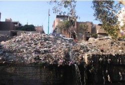 غضب سنورس بالفيوم بسبب تلال القمامة