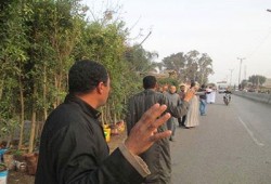 سلسلة بشرية بأشمون تهتف بإسقاط الانقلاب المجرم