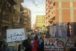 بالصور.. مسيرة صباحية بالمعادي تهتف ضد مؤتمر بيع مصر