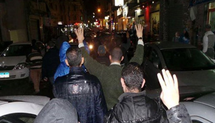 صور.. مسيرة ليلية شبابية بسبورتنج تهتف بإعدام السفاح