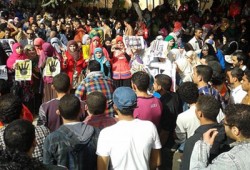 وقفات بجامعة بنها تندد بجرائم الانقلاب بحق الأبرياء