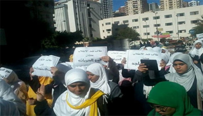 مظاهرة لطالبات أزهر الإسكندرية رفضًا لبيع مصر للصهاينة