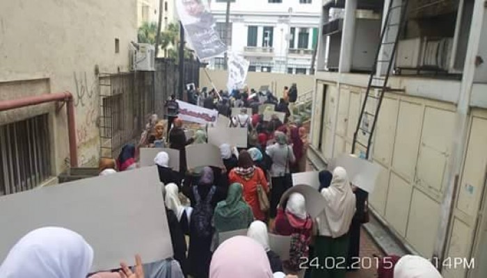 مظاهرة بالمجمع الطبي بالإسكندرية‬ تندد بإعدام محمود رمضان